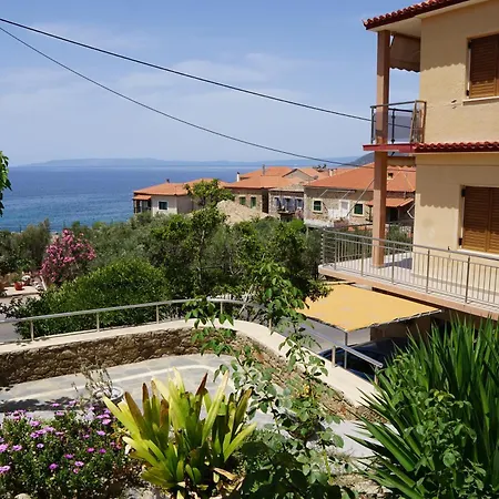 Sea And Sun Apartment *