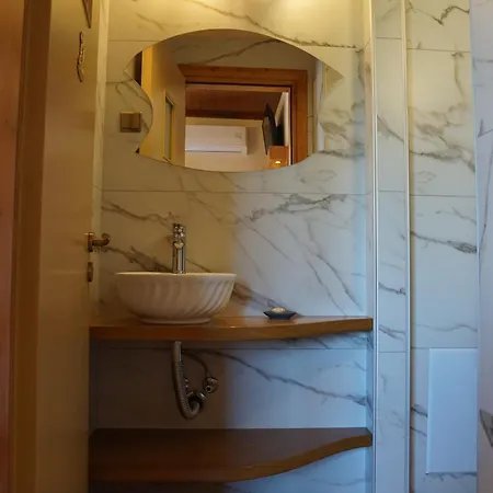 Sea And Sun Kardhamili