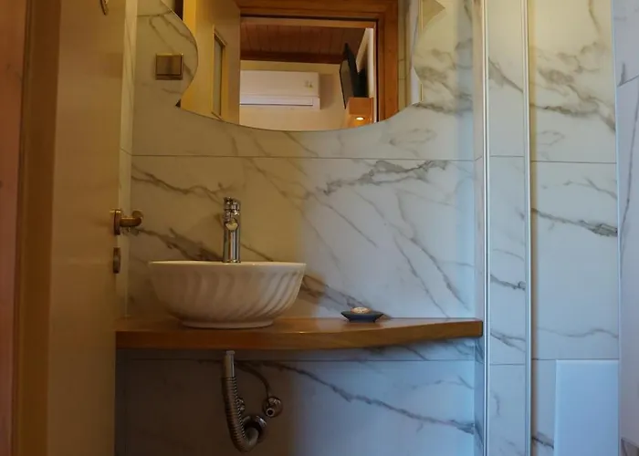 Sea And Sun Kardhamili